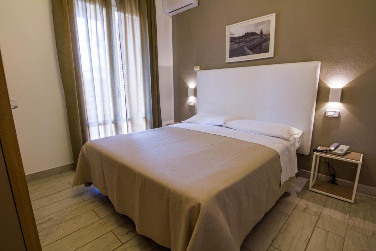 Hotel Mirella Castiglione della Pescaia Ruang foto