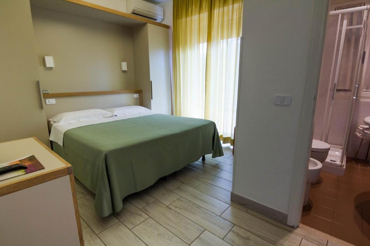Hotel Mirella Castiglione della Pescaia Ruang foto