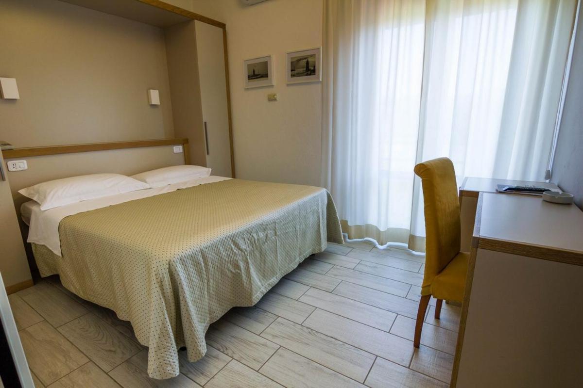 Hotel Mirella Castiglione della Pescaia Ruang foto