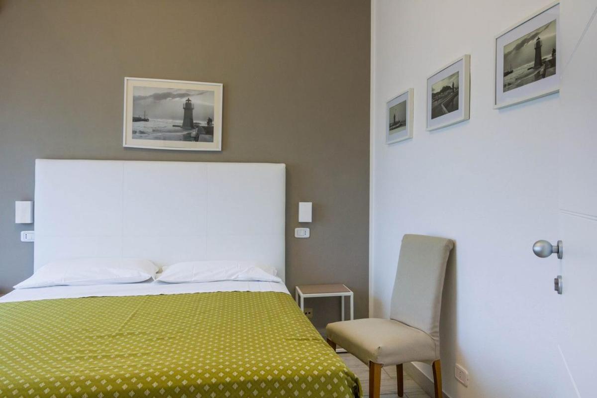 Hotel Mirella Castiglione della Pescaia Bagian luar foto