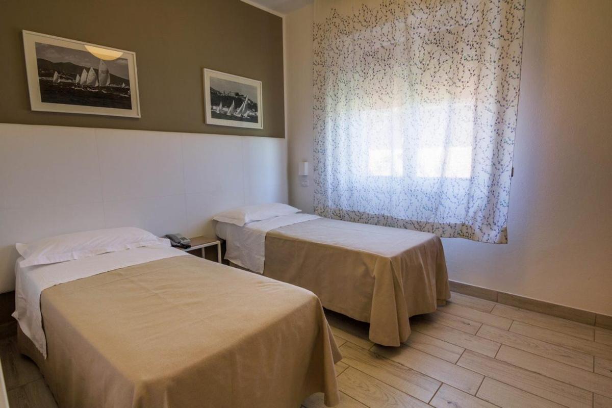 Hotel Mirella Castiglione della Pescaia Bagian luar foto